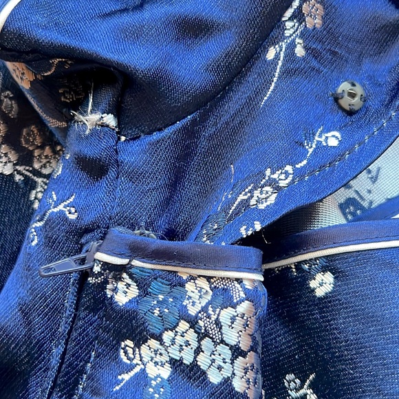 Vintage Silk blue and silver floral cheongsam dress with high neck ribbon button - Picture 8 of 10